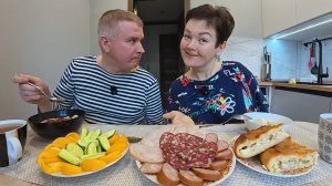 Мукбанг РУГАЮСЬ с жкх! Живём на ПОСОБИЯ?! На ПЕНСИИ помрём с ГОЛОДУ! Болталка и Семейный обед Россия