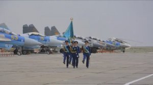 Обнимая небо крепкими руками...