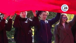 В Саратове растянули большой флаг ко дню воссоединения новых регионов с Россией