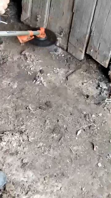 когда нужно пилить а под рукой только бензокосилка😭😁.mp4 смотреть онлайн