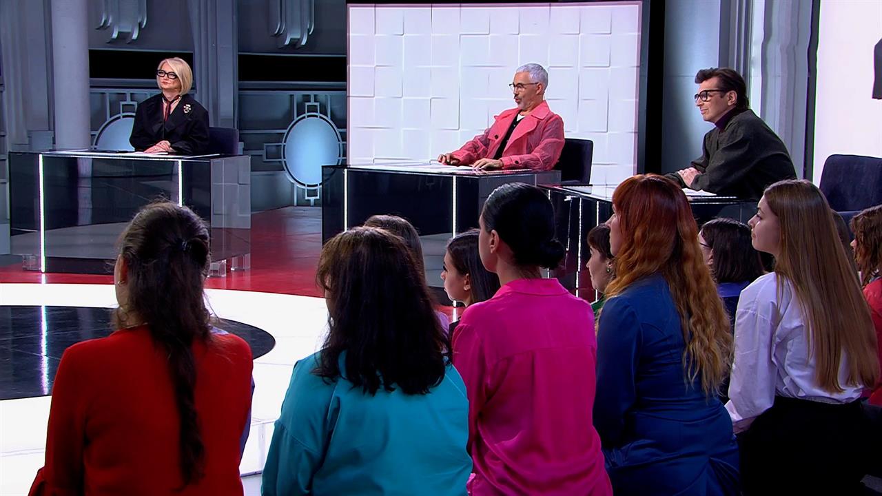 "На выпускной в черном платье" - героиня "Модного приговора" тяжело пережила смерть отца