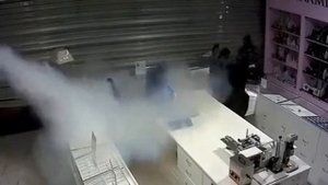 В США владелец ювелирного магазина оборудовал торговое помещение газовой системой !!!