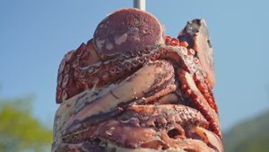 Донер-кебаб из осьминога на гриле – приготовлен на вертеле