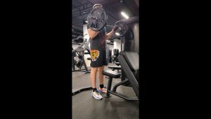 Путь боулера привел в спортзал. Спина, бицепс