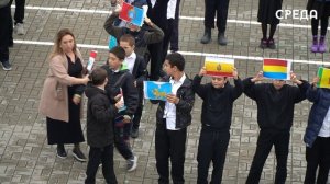 В Каспийске прошел флешмоб, посвященный присоединению новых областей в состав России