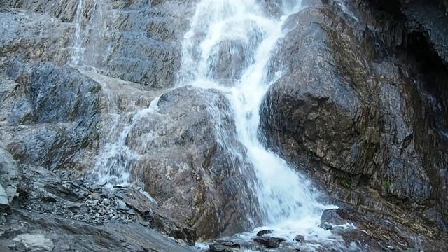 Водопад Ширлак возле Чуйского тракта (Горный Алтай).