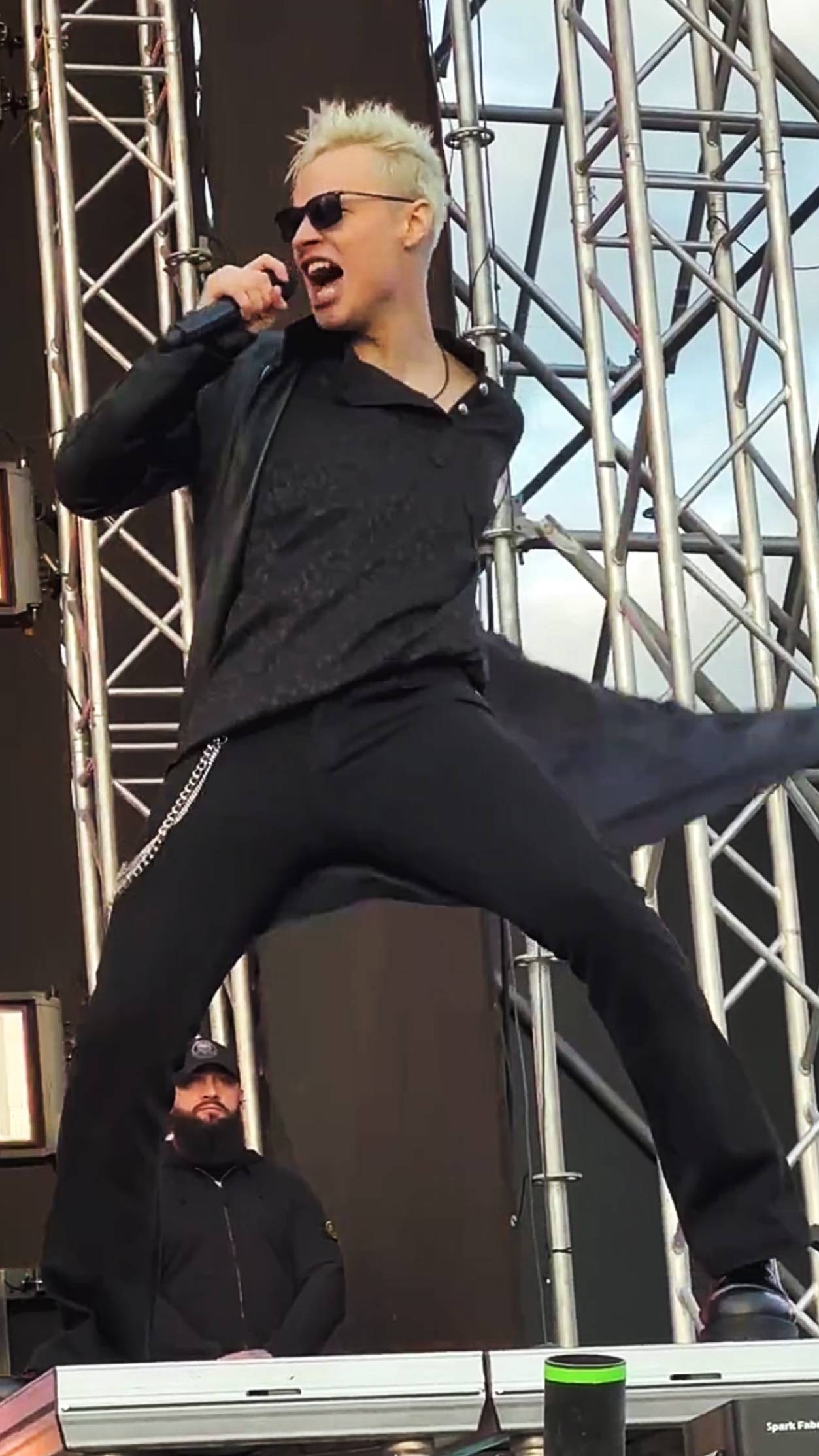 Вся ваша злость не трогает меня смотреть онлайн