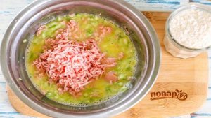 Кабачковые оладьи с колбасой