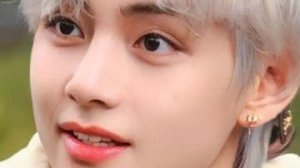 🌟 Тэхён из BTS: Звезда с золотым сердцем! 💖📚