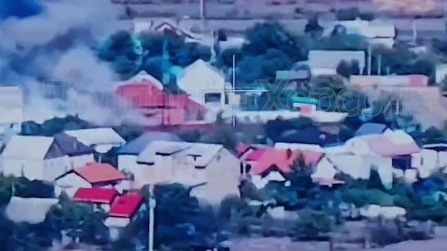 Херсон. Военнослужащие 18 ОА продолжают выбивать боевиков ВСУ из посёлка Антоновка. смотреть онлайн