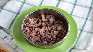 Мясной салат с орехами