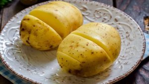 Картошка с беконом в микроволновке