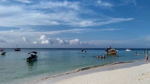 Пляж в центре Нунгви!