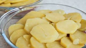 Картошка под шубой в духовке со свининой