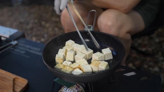 КЕМПИНГ В ПОТРЯСАЮЩЕЙ НАДУВНОЙ ПАЛАТКЕ, КОТОРАЯ УДИВИТ ВЕСЬ МИР