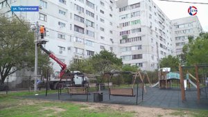 В Севастополе специалисты «Горсвет» устанавливают освещение на улице Тарутинской