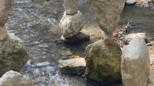 Арт объект балансирующие камни