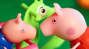 Свинка Пеппа Мультик с игрушками Человек Паук спасает от злой собаки Барби Peppa Pig SpiderMan #Пеп