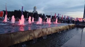 Фонтан на Поклонной горе в день города.