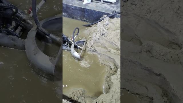 Испытания эжекторного насоса для откачки 100 % влажного песка с помощью воды под давлением