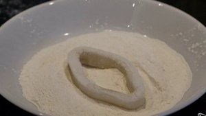 Кальмары в кляре на сковороде