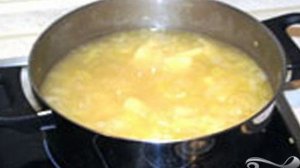 Картофельный суп-пюре с сельдереем и куриными клецками