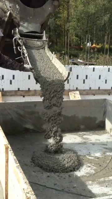 Большой переливной бассейн из несъемной опалубки