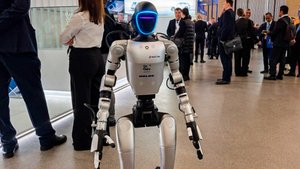 Робот «Марк» и чудо-вертолет. Чем удивляют конструкторы и инженеры на выставке «Иннопром» в Минске?