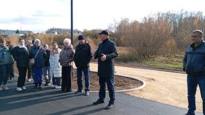 Мэр Ачинска Игорь Титенков представляет жителям и гостям благоустройство набережной