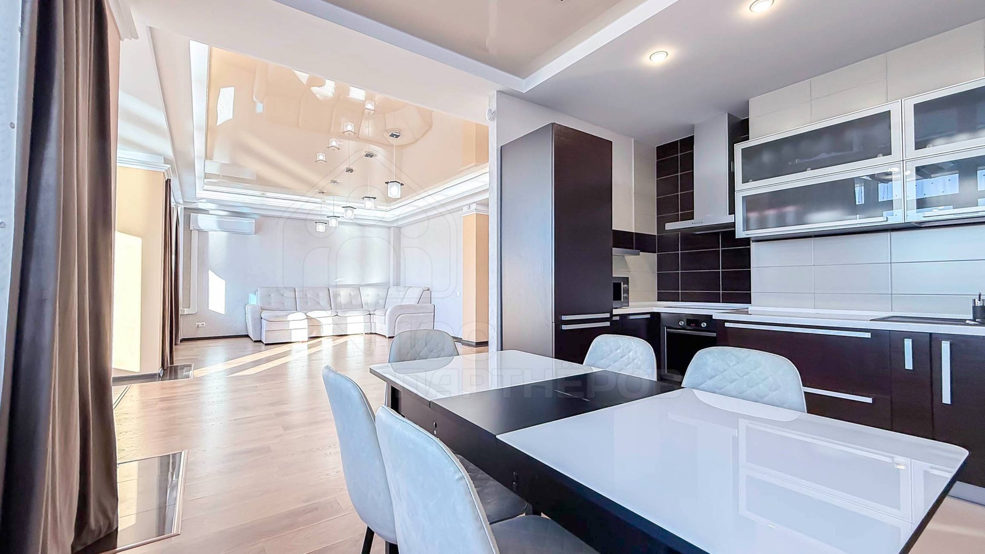 Рум-тур просторной 2-к квартиры по адресу: ул. Цесовская Набережная, д. 4 смотреть онлайн