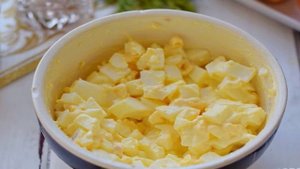 Мясной салат с колбасой