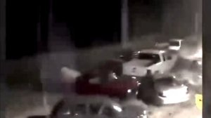 Ливневый паводок уносит автомобили в Мексике