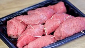 Мясные рулетики с грушей