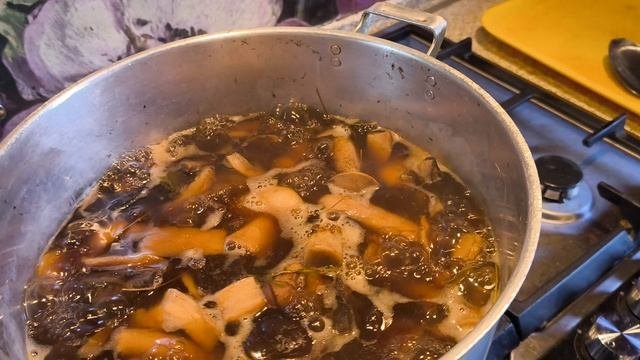 Мариную грибы.
Мой личный рецепт. Проверенный годами.