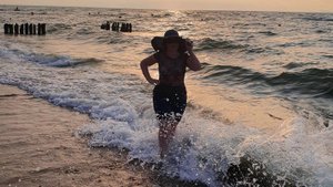 Вода хоть и начала остывать, но ещё купаемся...🌊🤗