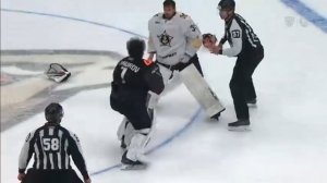 Редкая драка в КХЛ:два вратаря почти минуту бились на кулаках во время встречи «Авангарда»-«Адмирал»