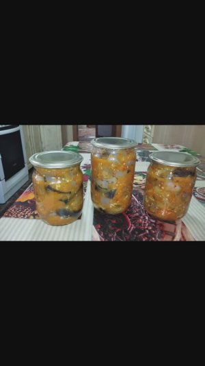 Закуска на зиму из баклажанов в перечно-чесночном соусе (заливке)