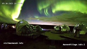 Северное сияние в деревне Аврора Village Мурманск Глэмпинг экскурсии Мурманской области в Териберка