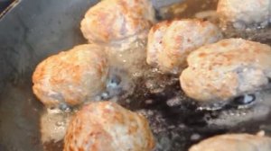 Мясные шарики в сырном соусе