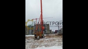 Сваебой в работе: Забивка пробных свай молотом МСДШ3000 г.Омск