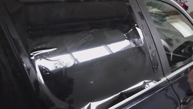 Как тонировать дверь своими руками — Выкройка и установка пленки от А до Я смотреть онлайн