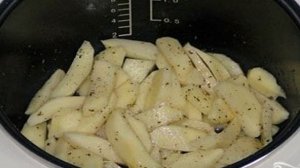 Картошка, жареная в мультиварке