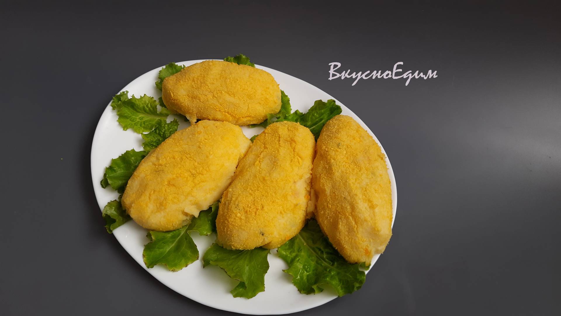 Котлетки картофельные с начинкой из куриной грудки в духовке