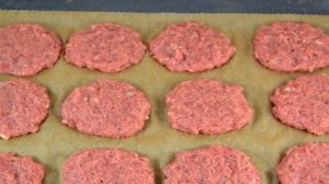 Котлеты в духовке с помидорами