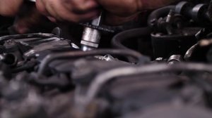 замена сломанной свечи накала мерседес не снимая ГБЦ.ремонт мерседес