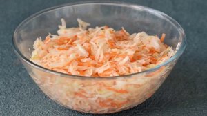 Квашеная капуста с клюквой и яблоками