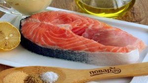 Лосось под майонезом, запеченный в рукаве