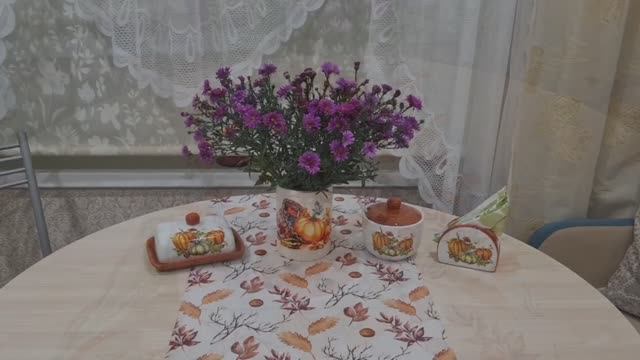 Осенний уют на кухне дома! 🍁Вкусный ужин и пирожные.🍰 Цветут Орхидеи.🌸