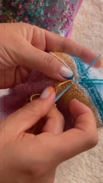 Полезное видео от @holСпособ называется «имитация изнаночной петли»Никаких узлов! смотреть онлайн