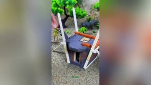 Самый уникальный v-образныц дом с лестницей и балконом.